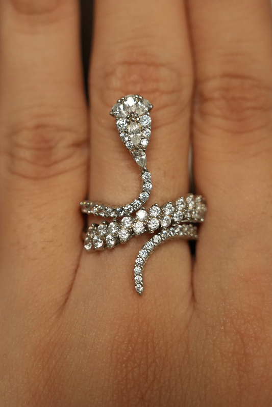 Serpentine ring