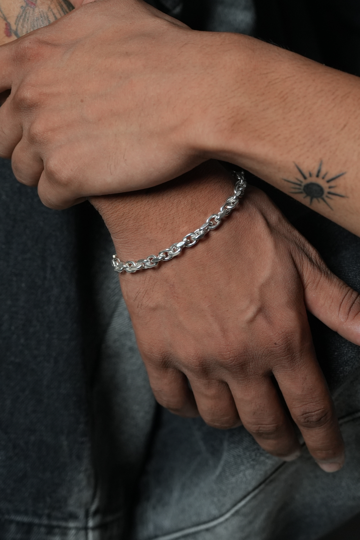 Aero twist bracelet