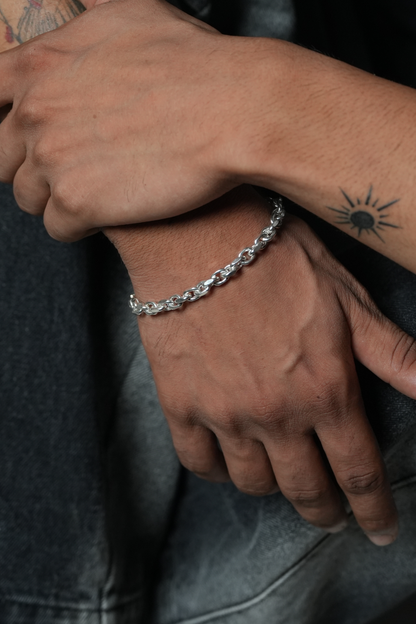 Aero twist bracelet