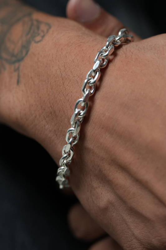 Aero twist bracelet